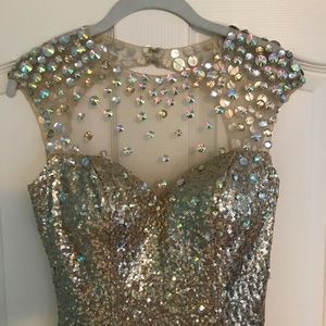 Gold sequin elegant prom dress.